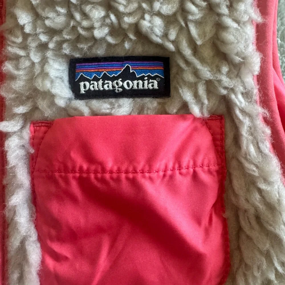 Patagonia Cream and Pink Fleece Vest - Picture 3 of 11